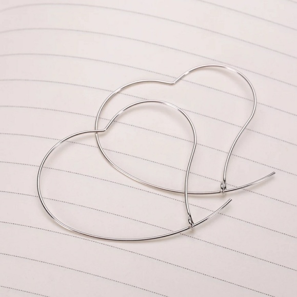 Romantic Heart stud Earrings! - Picture 3 of 3